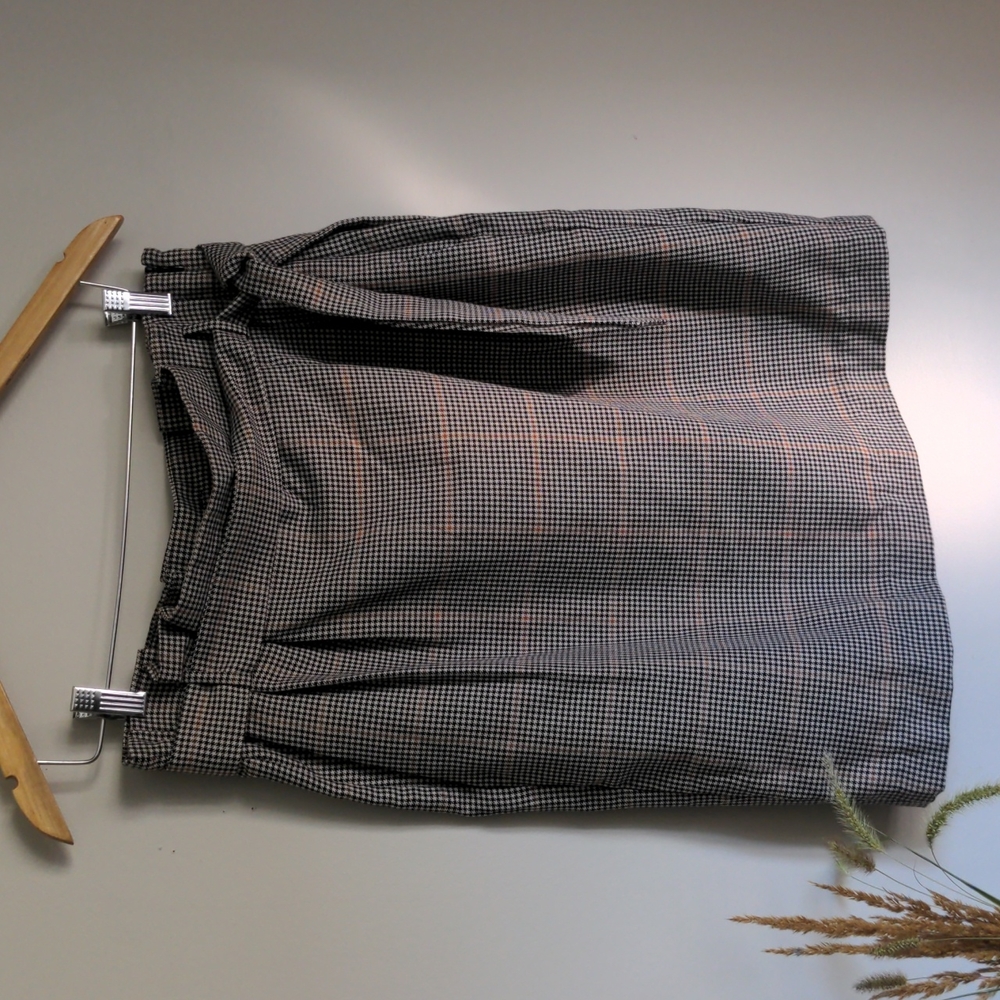 NWT Houndstooth check skirt SIZE 10